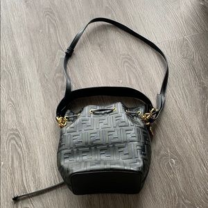 Black pouch back long and short straps